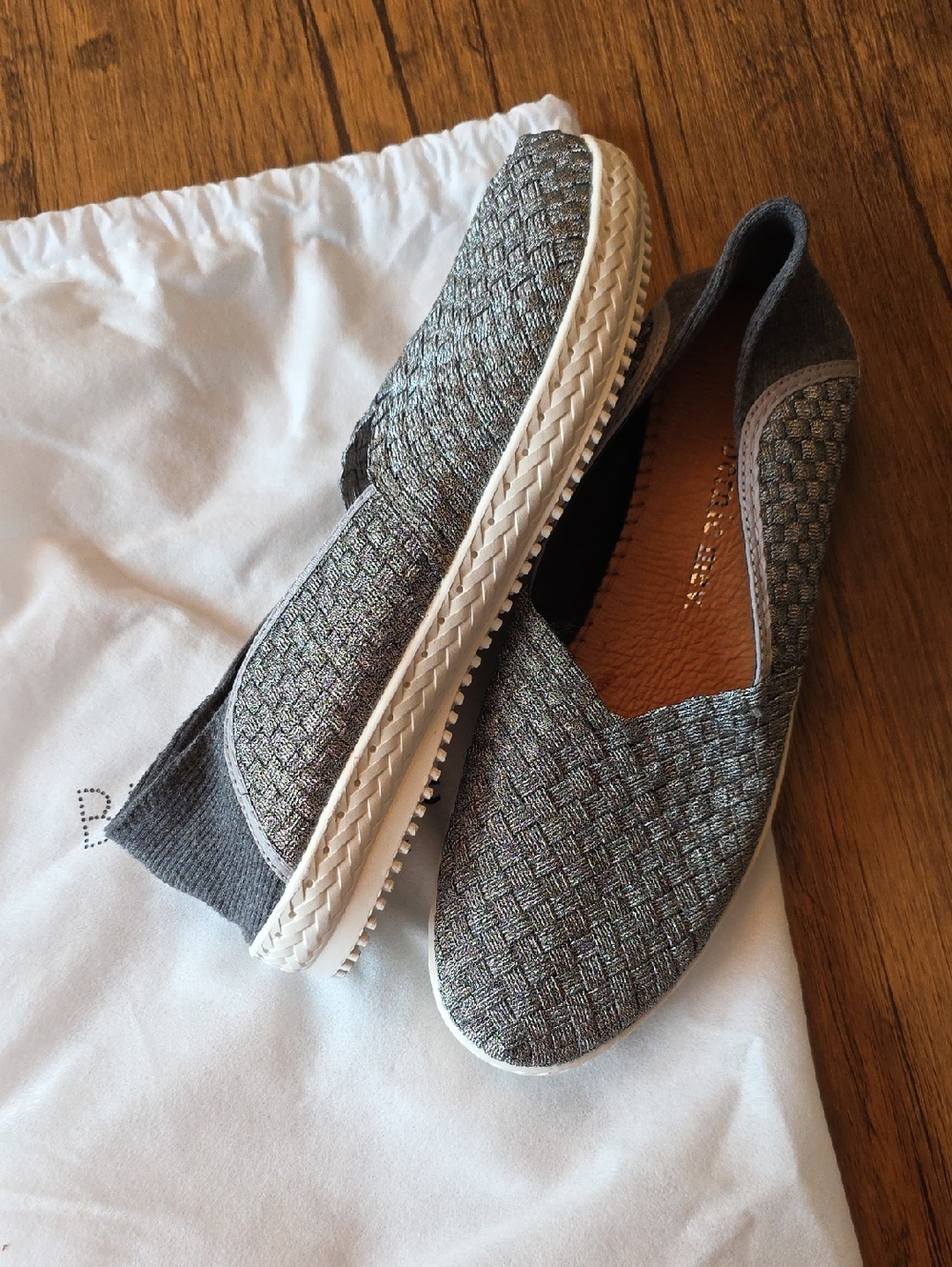 bernie mev. Slip-On Woven Knit Casual Flats in Gray